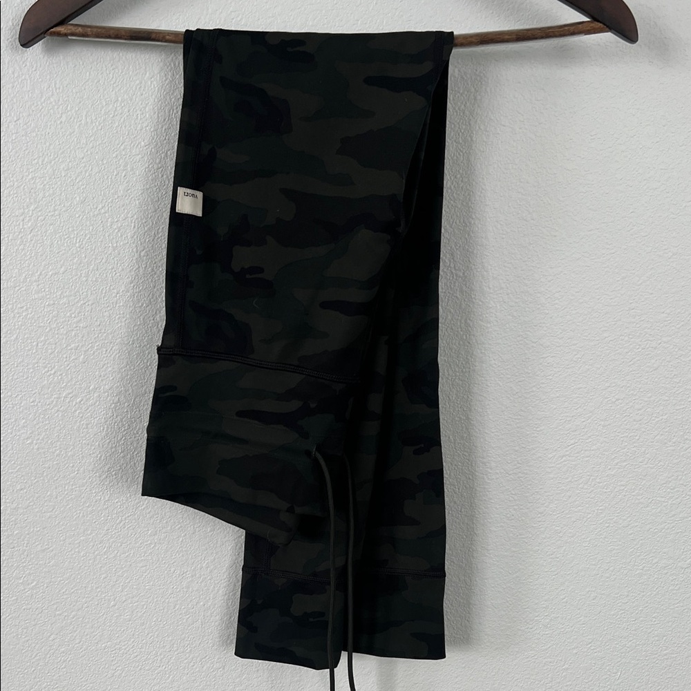 Vuori Green Camouflage Daily Legging